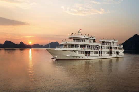 Luxury Tour: 3-Day Hanoi – Ninh Binh – Halong Bay 5-Star Cruise & Balcony