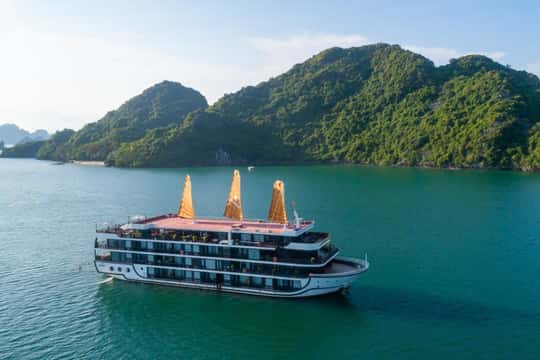 Private highlight: 3-Day Ha Long/Lan Ha Bay Cruise with Private Balcony