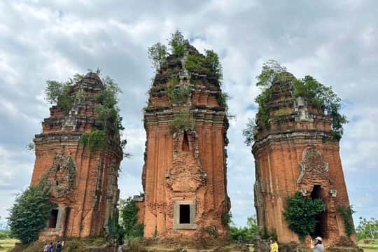 Quy Nhơn Private Tour: Champa Towers & Hidden Stories