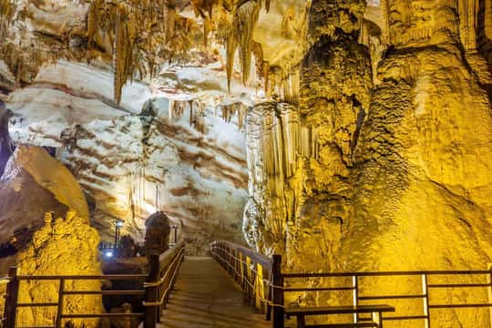 Phong Nha/Dong Hoi: Half-Day Paradise Cave Guided Experience