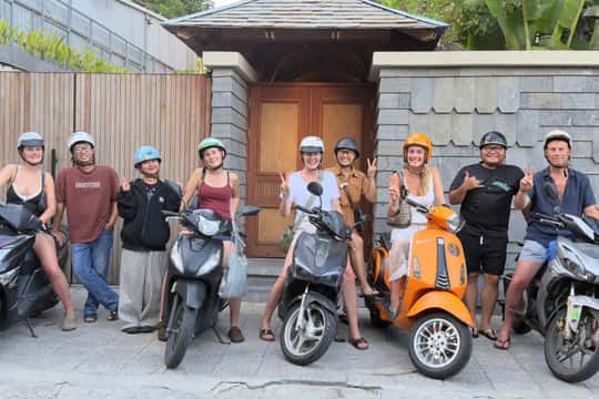 Night Local Food Tasting & Sightseeing By Scooter