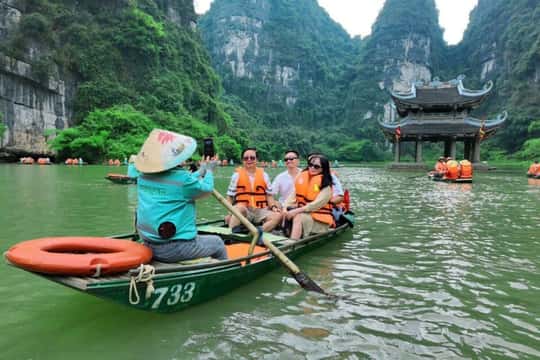 Private tour price range for Historical Tours in Vietnam from 2 USD and average 100 USD Private tour price range for Historical Tours in Vietnam from 2 USD and average 100 USD