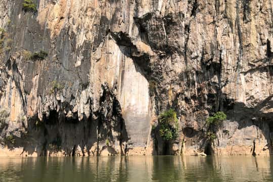 Luang Prabang: River Cruise with Lunch to Pak Ou Caves