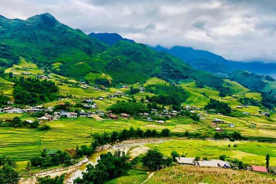 From Sapa: 2-Day Trekking Tour with Local Villages