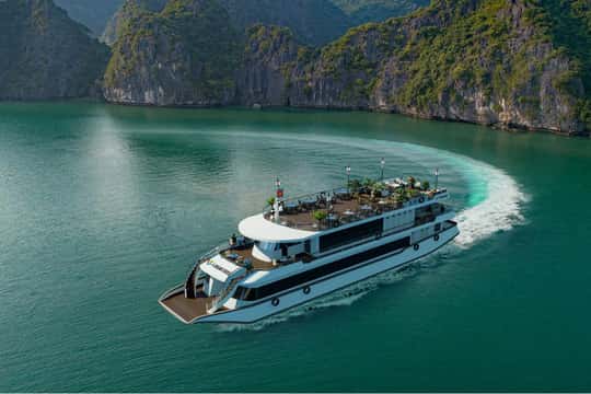 Lan Ha Bay: Cat Ba Island & Luxury Cruise from Ninh Binh