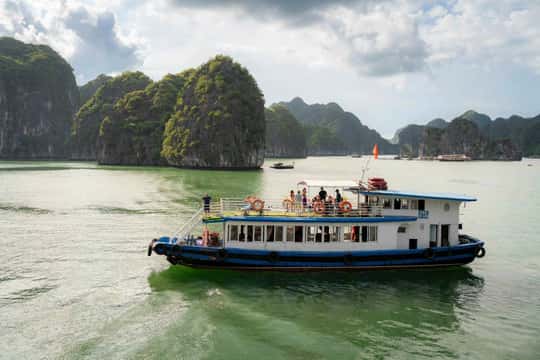 Cat Ba/Ha Noi: Lan Ha and Monkey Island Full Day Boat Trip