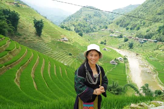 Explore Sapa in One Day with a Local H’Mong Girl