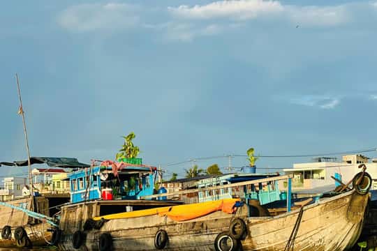 Cai Rang Floating Market: small canal & Cacoa farm