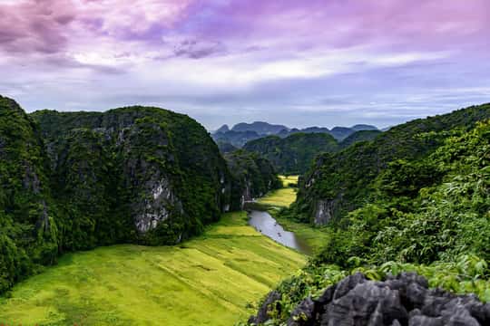 Featured tour with 23 reviews: Ninh Binh Daily: Hoa Lu, Mua Cave, Tam Coc, Bike & Swimming