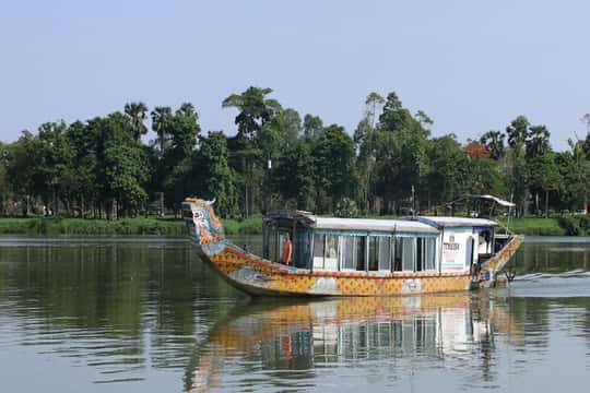 Private Dragon Boat, Pagoda, and Royal Tomb Tour