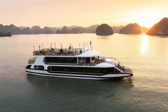 Halong Bay Luxury Cruise: Kayak&Swim,Cave, Party BEST SELLER