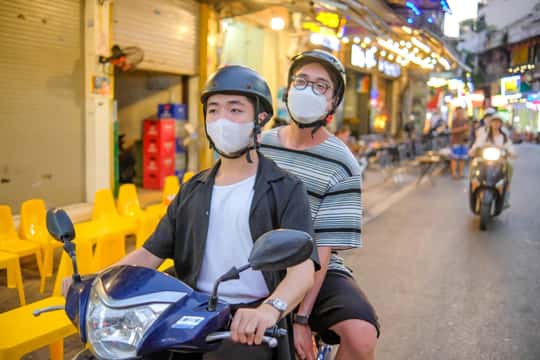 Half-Day Hanoi Foodie Tour by Motorbike