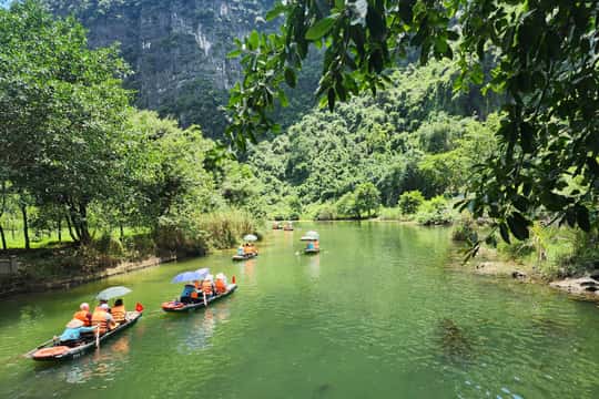 Hanoi Boat Tours