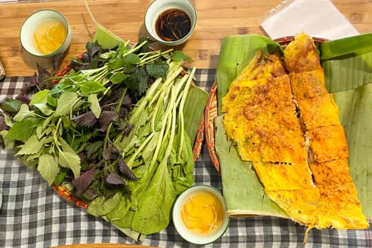 Featured tour with 28 reviews: Michelin Guide Food Tour with Old Quarter Walk