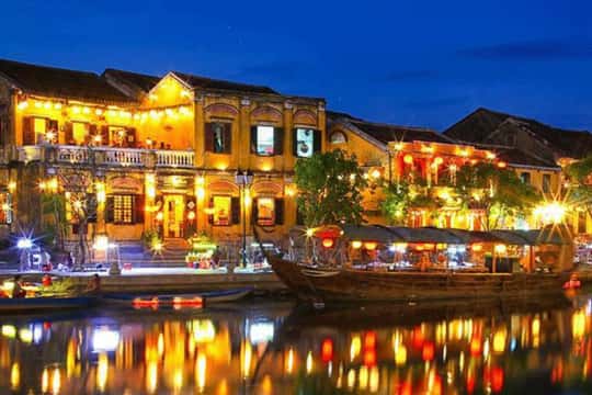 Quick Escape: Private Tour to Marble Moutains and Hoi An City at Night.