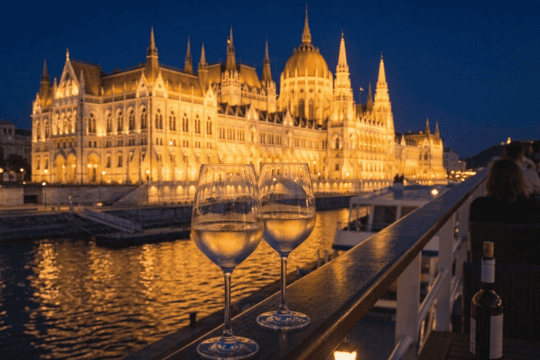 Budapest Evening Cruise with Unlimited Prosecco, Wine & Beer