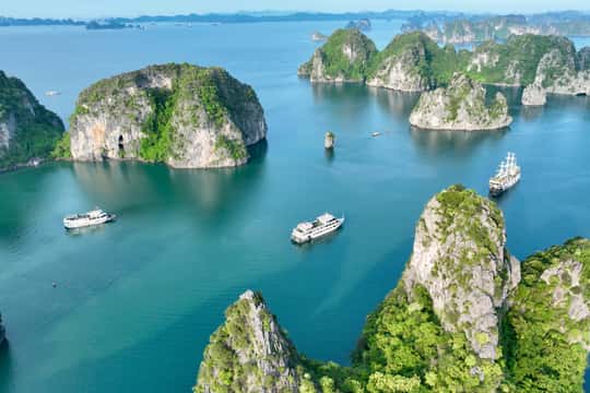 Bai Tu Long Bay Ha Long