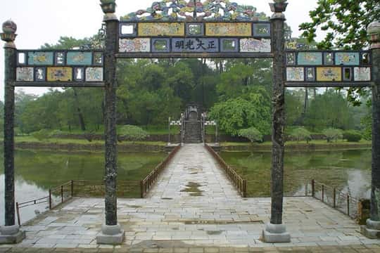 1 Day Trip: Hue Royal Tombs Tour: Visit the Best Pagodas & Mausoleums