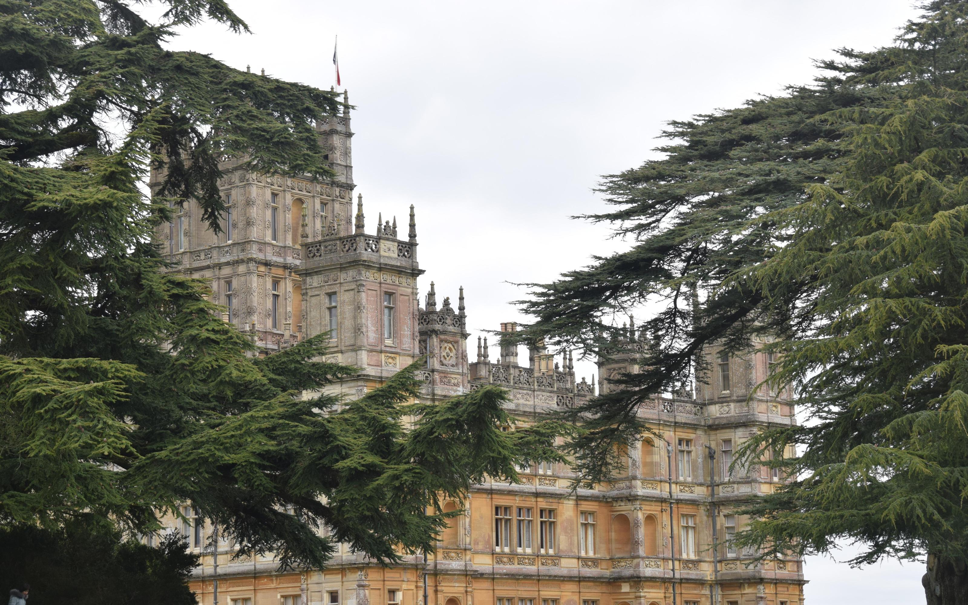 Downton Abbey tour from London - Bampton village filming locations — image 1