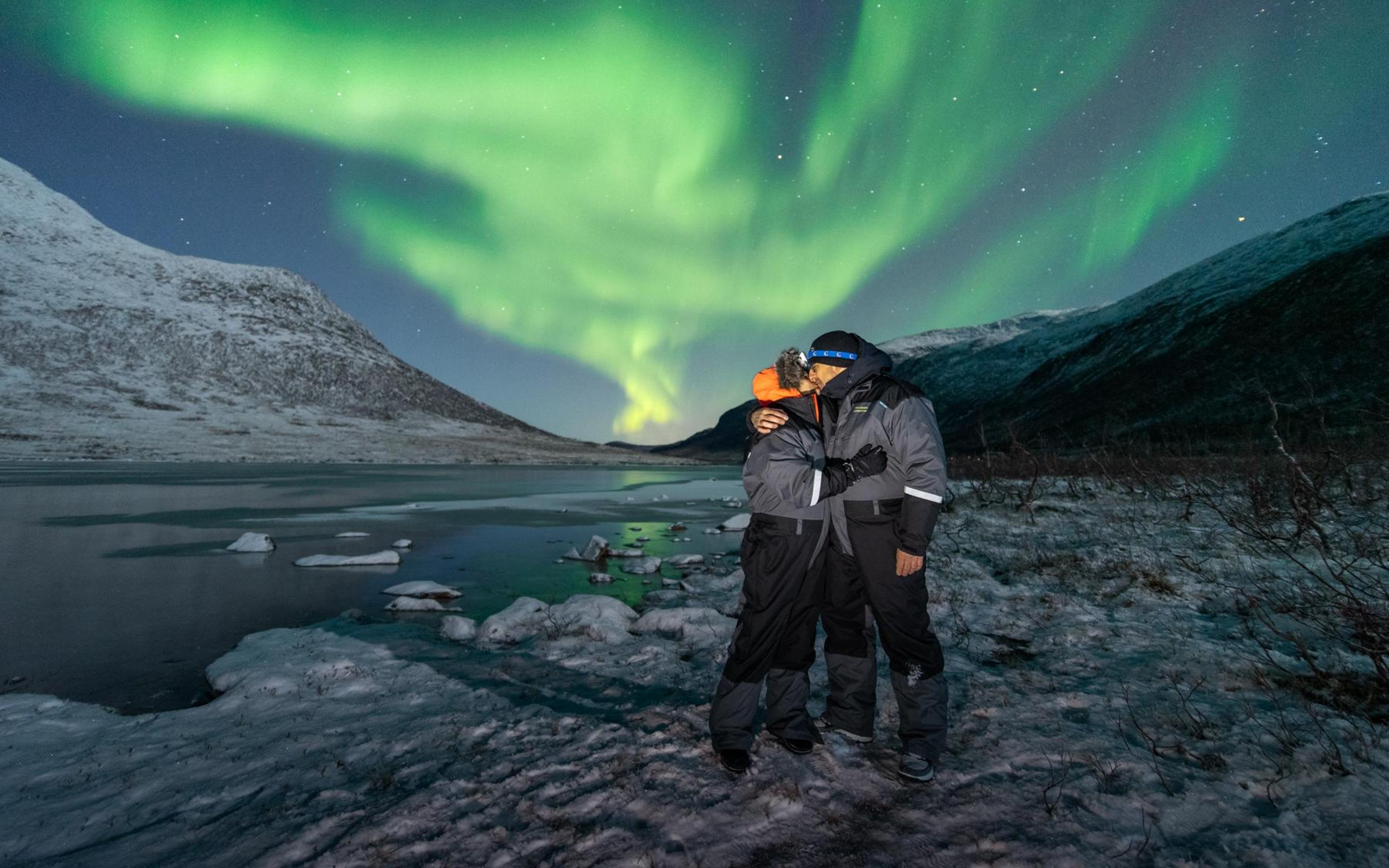 Tromsø: Northern Lights Hunt with Photos and Hot Food - 2026 (Verified Reviews)