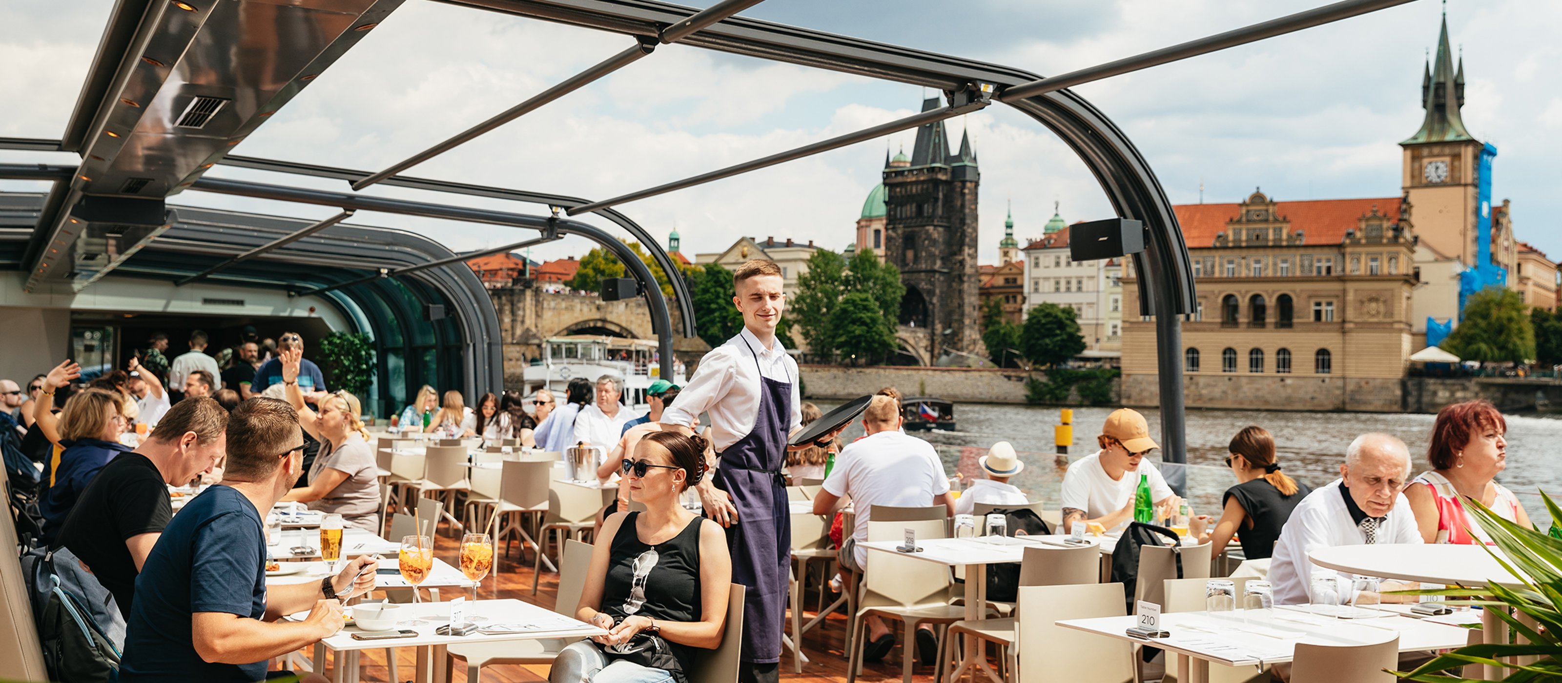 Big Bus Prag: Hop-on Hop-off Bus Tour mit optionaler Bootstour