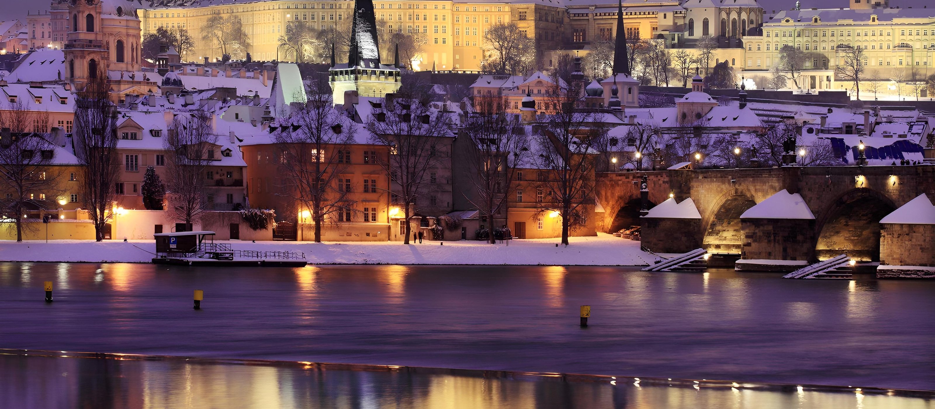 In Prag: Advents- und Weihnachts-Flussfahrt mit Heißgetränk