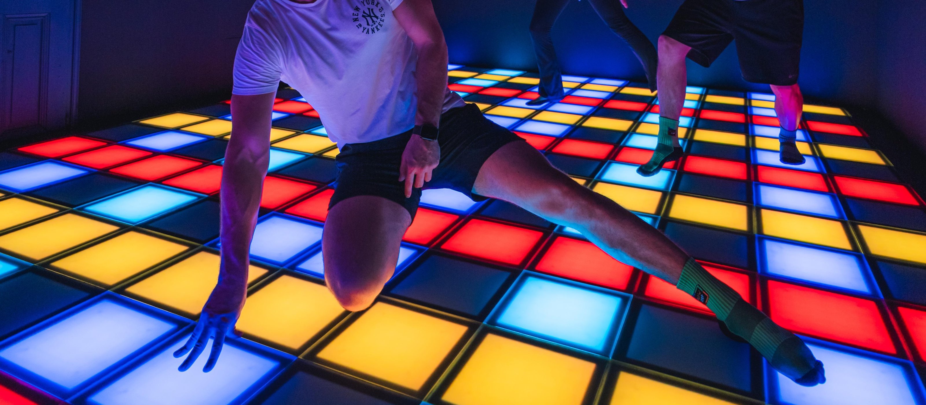 Prag GlowStep Pixel-Spiel - Interaktives Spielerlebnis