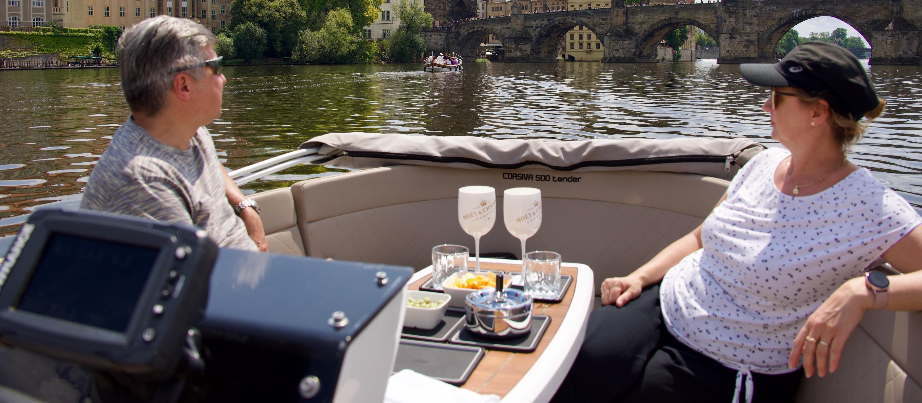 In Prag: Private Bootsfahrt mit einer Flasche Prosecco
