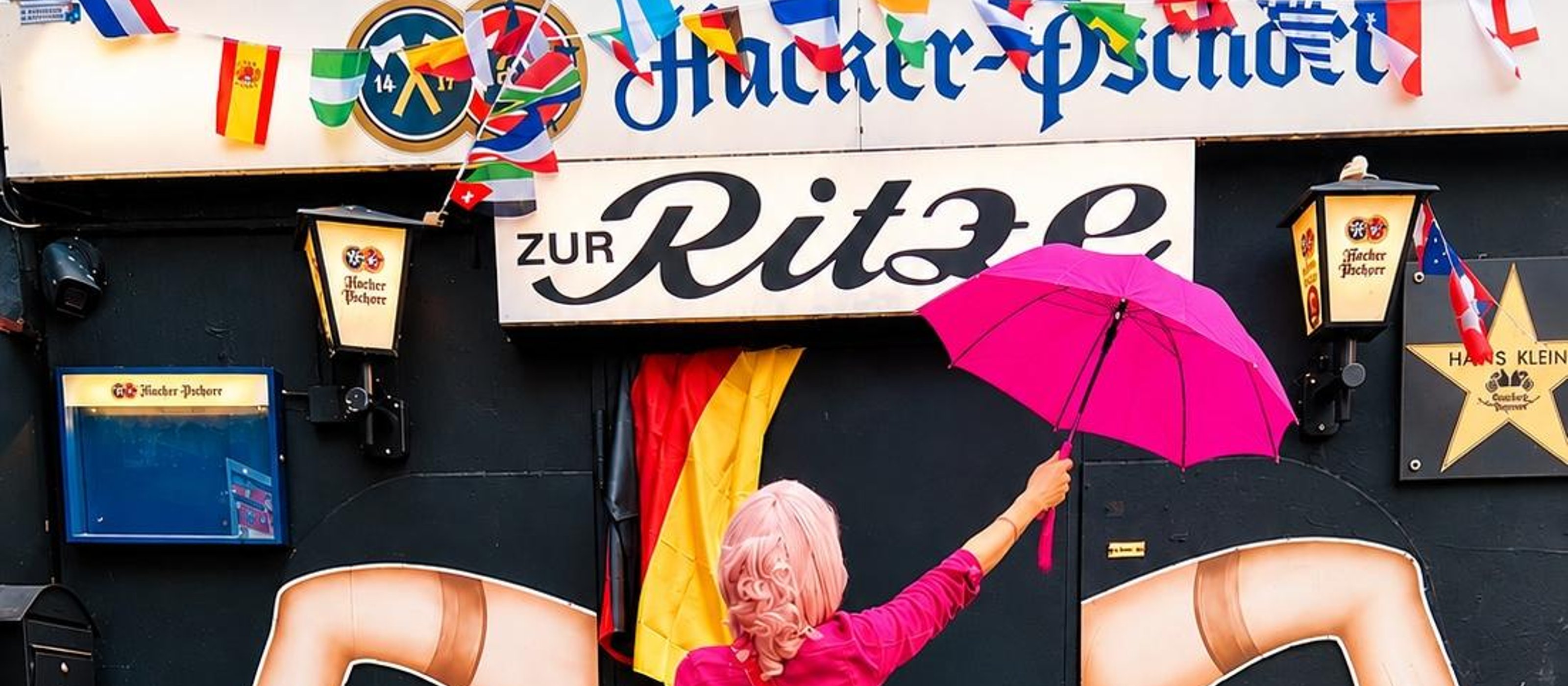 V Hamburgu TITTEN-TINA'S Reeperbahn Komediální Prohlídka