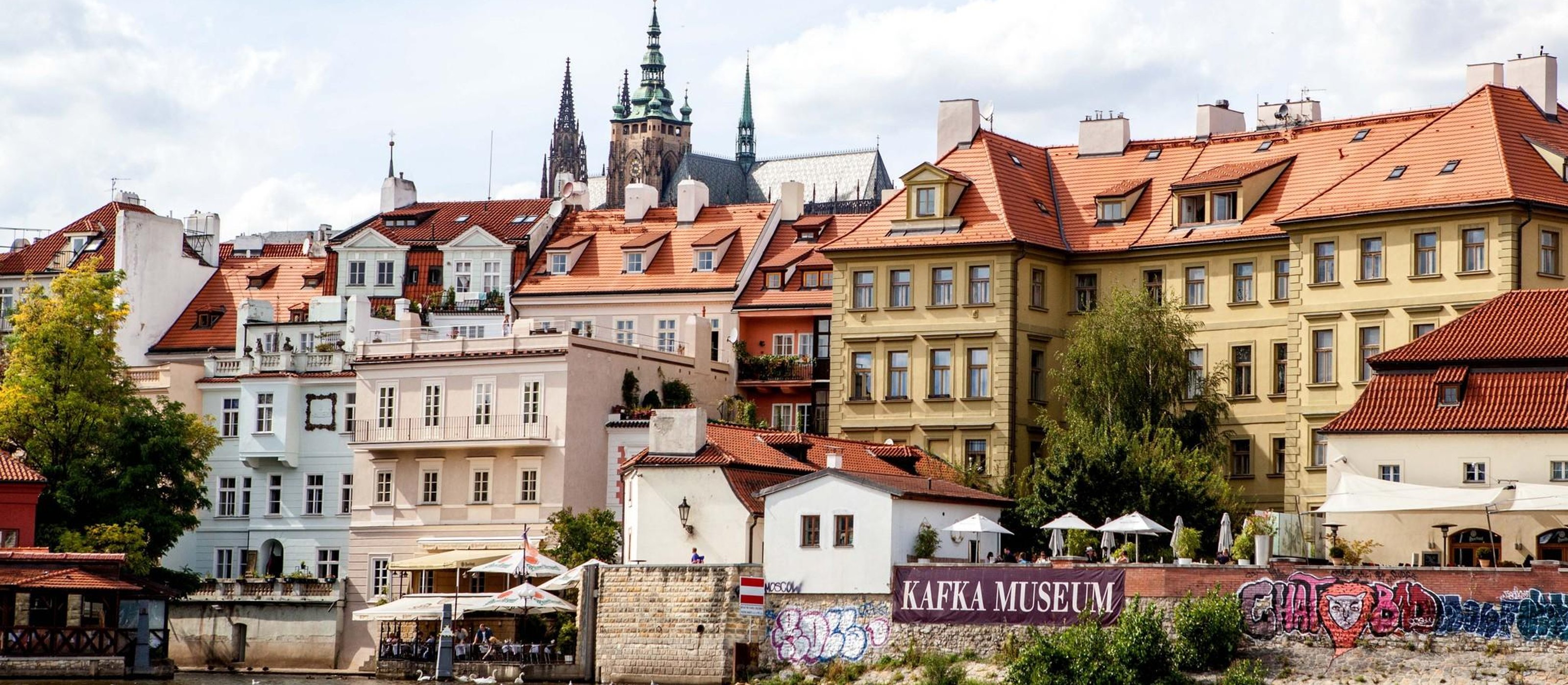 City Sightseeing Prag: Hop-on-Hop-off Stadtrundfahrt + Bootstour