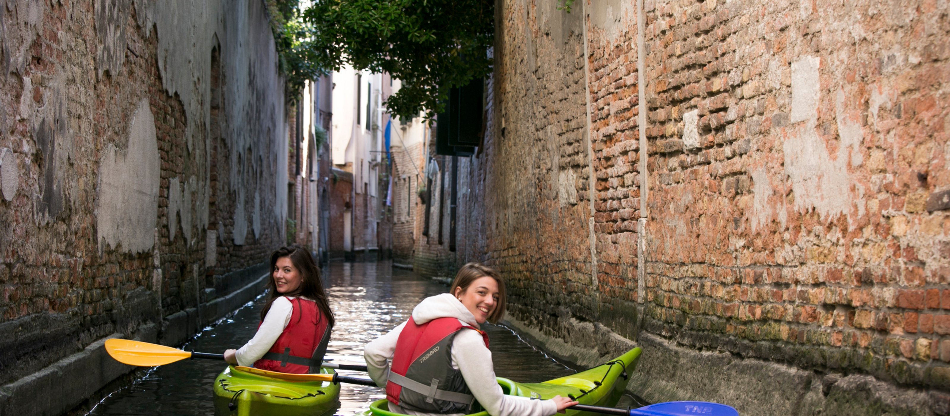 Venedig: Geführte Kanal-Kajaktour bei Tag, Nacht oder Sonnenuntergang1 Stunde -