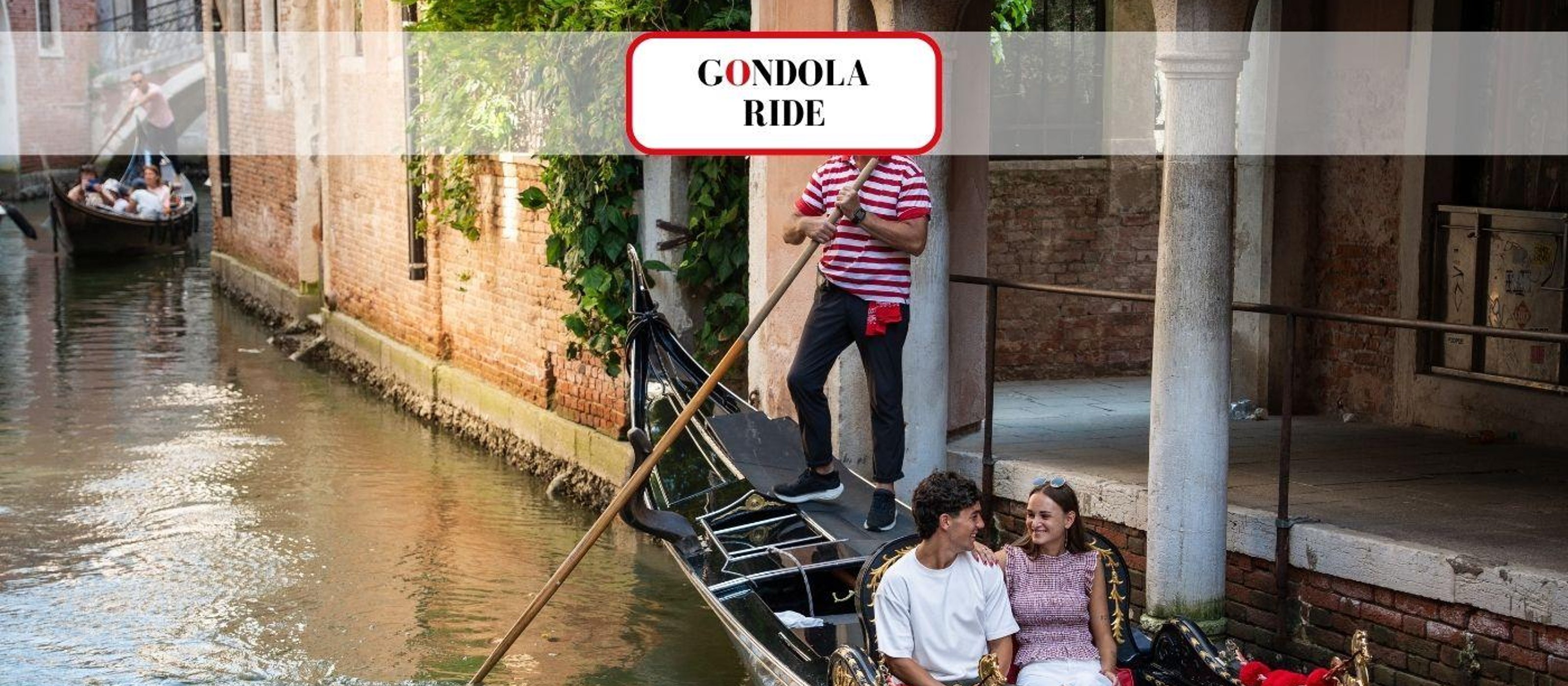 Verliebe dich auf einer privaten Gondelfahrt auf dem Canal Grande