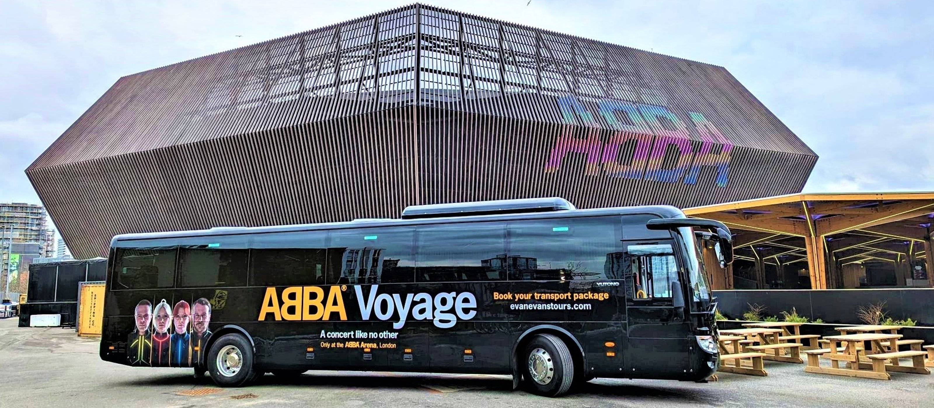 In LondonABBA Voyage Express-Bus und Optionales Konzertticket