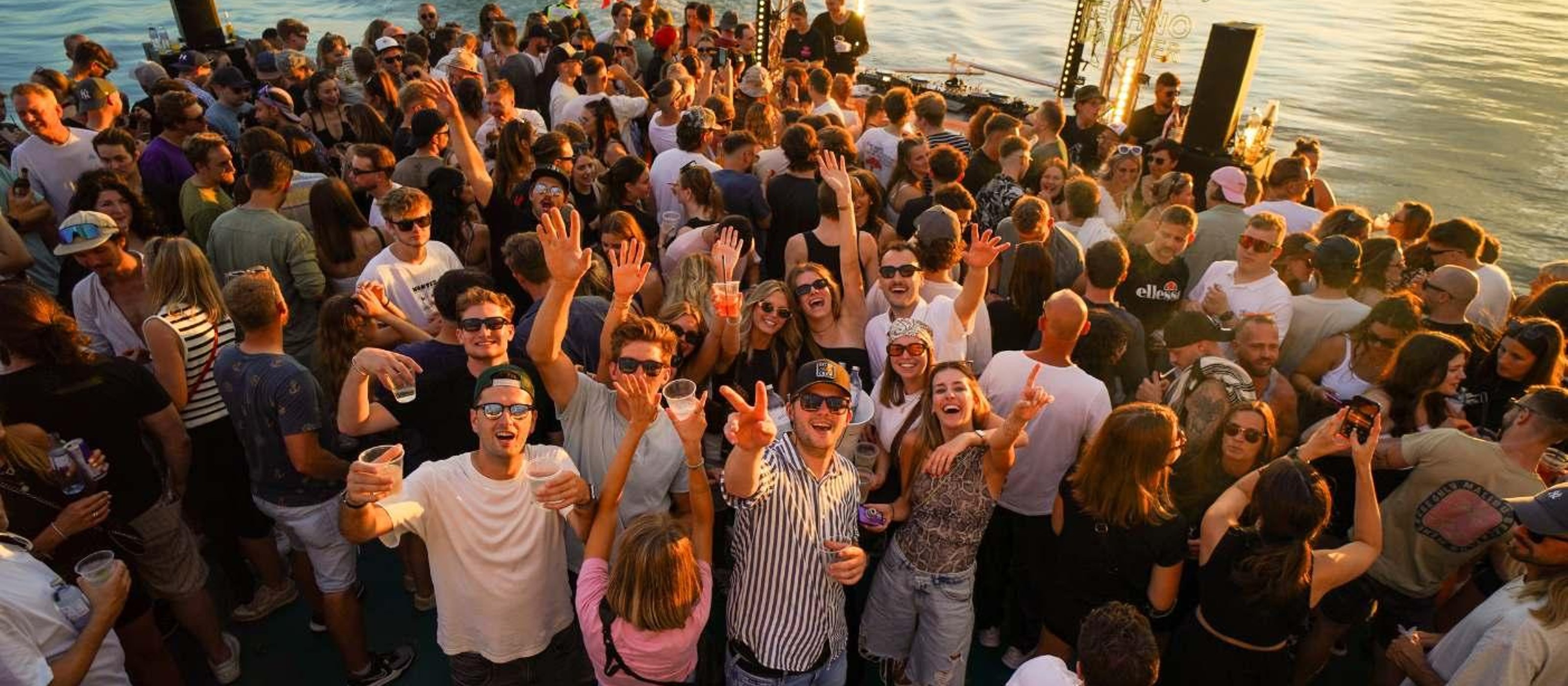 Bootsparty in Hamburg: TechnoDampfer mit A.D.H.S., 5. September