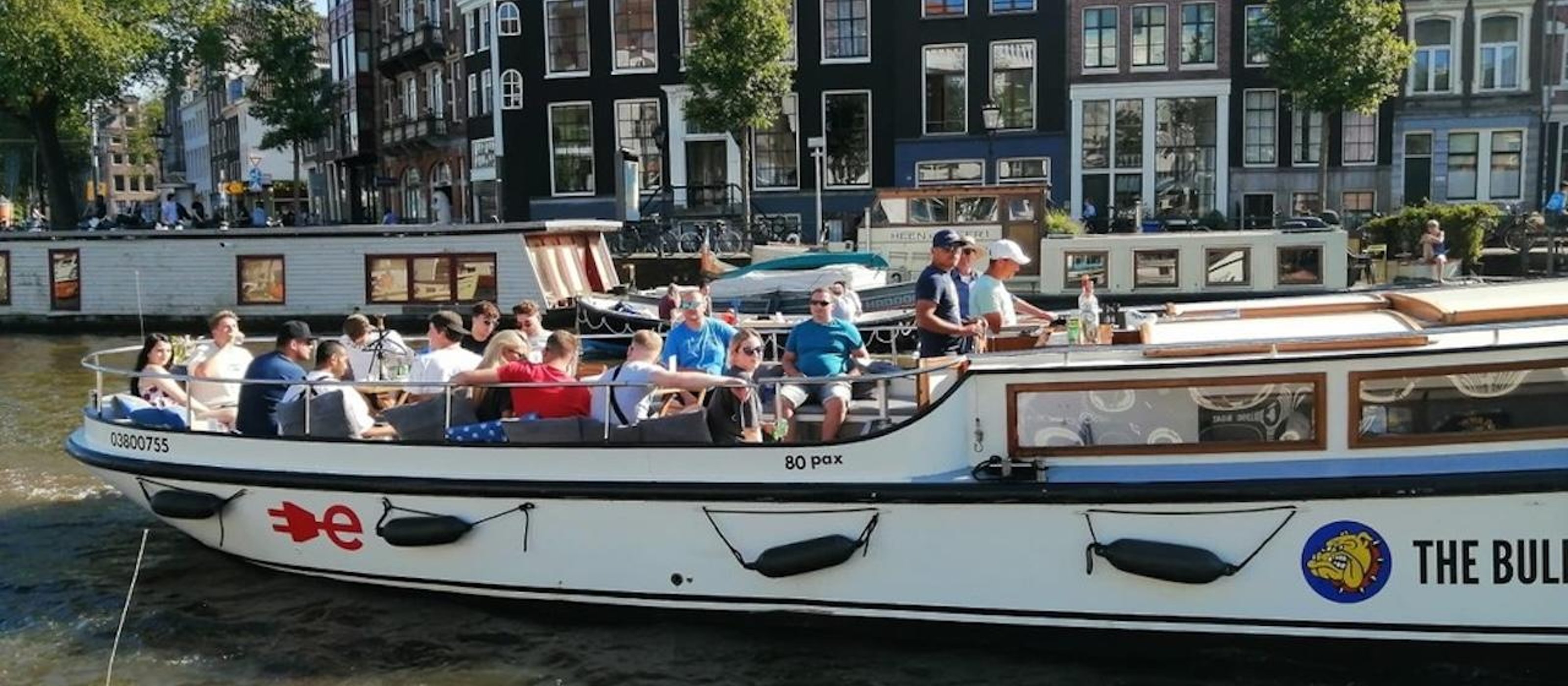 Amsterdam: Raucherfreundliche Bootstour auf dem Bulldog-Boot inkl. 2 Getränken