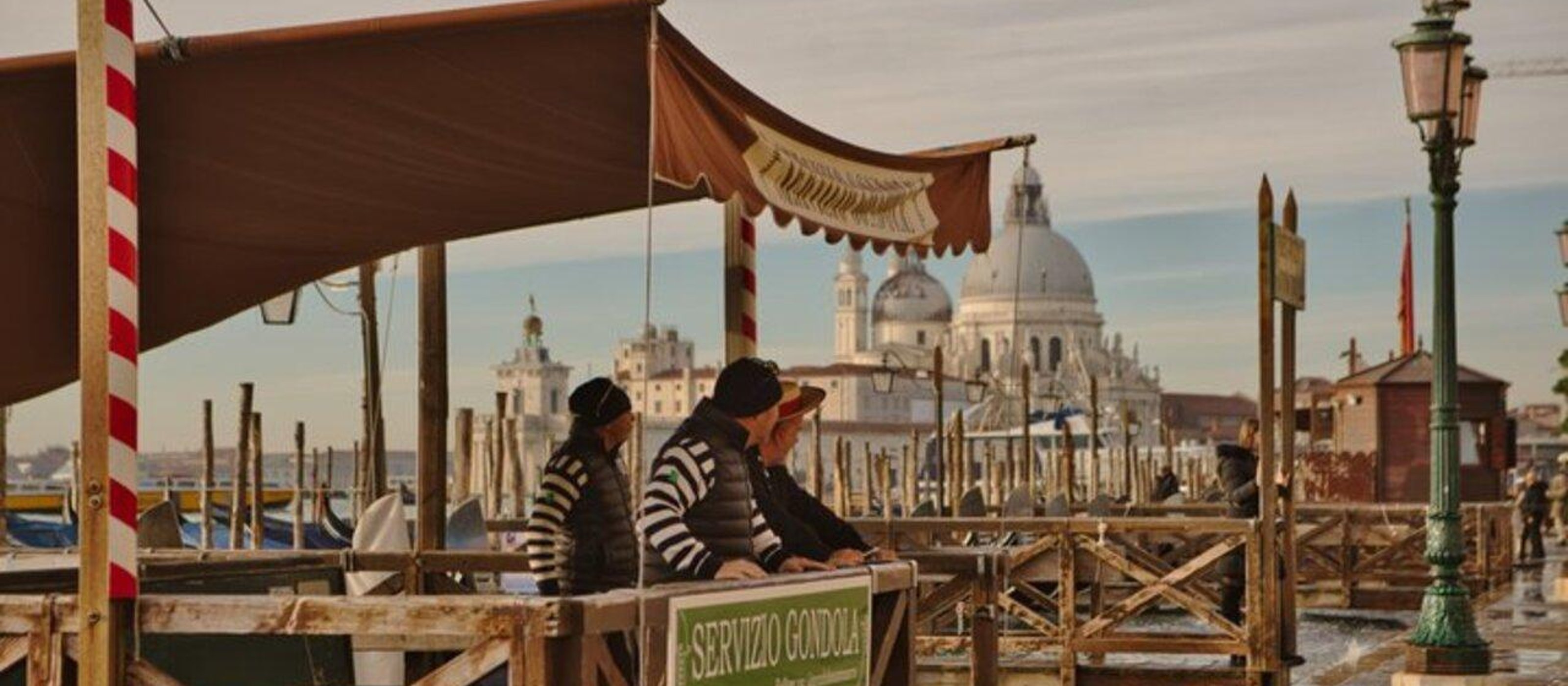 Small-Group Exclusive Gondola Ride on Grand Canal30 minutes -