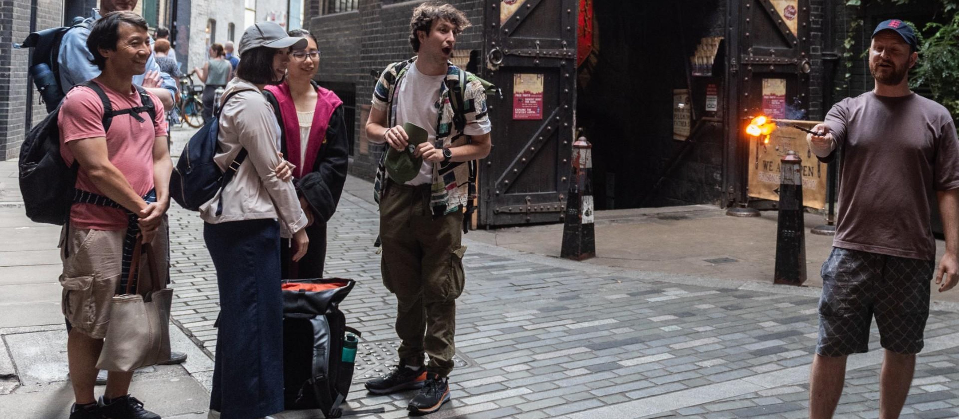 London: Geführte Harry Potter Walking Tour + Eintritt ins Clink Prison Museum + Bootstour