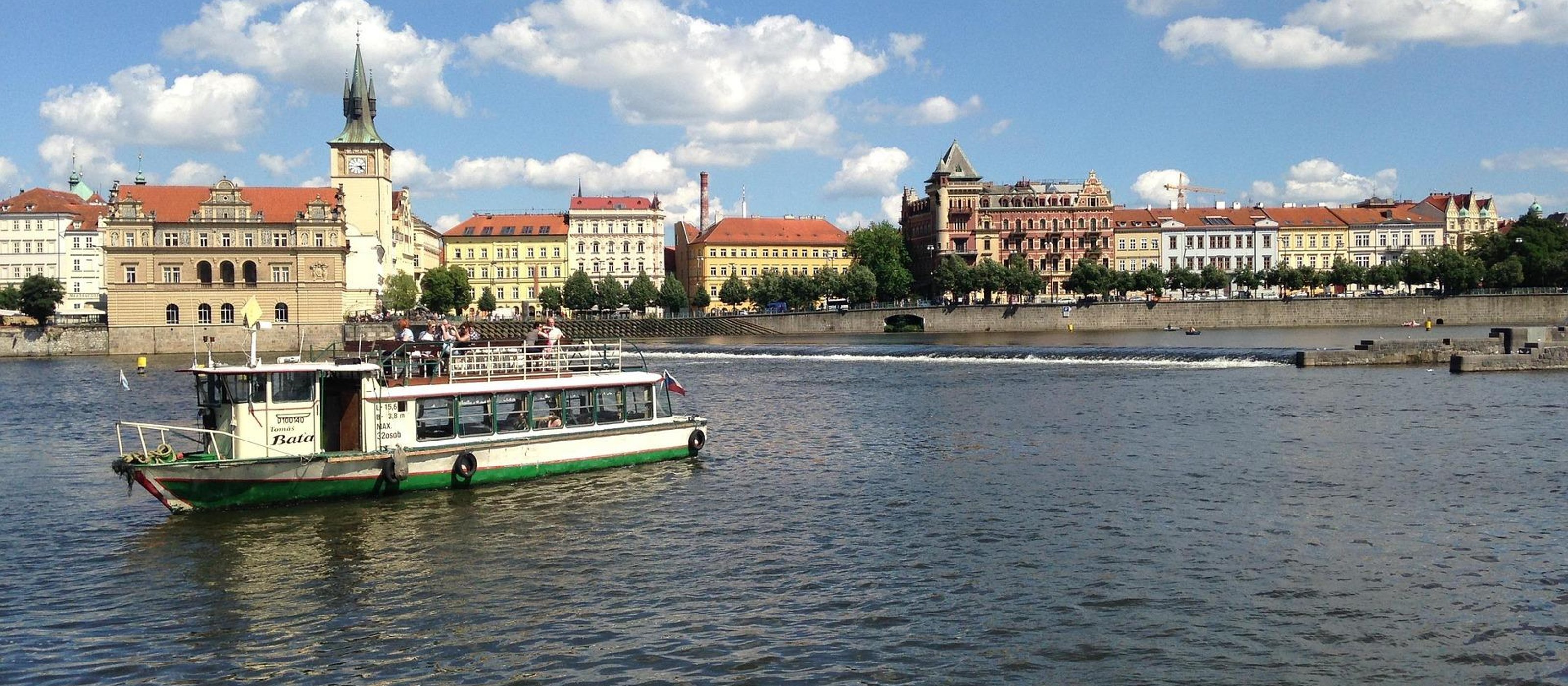 In Prag: Private Moldau 1-stündige Bootsparty mit Tänzerin 1 Std. 30 Min.