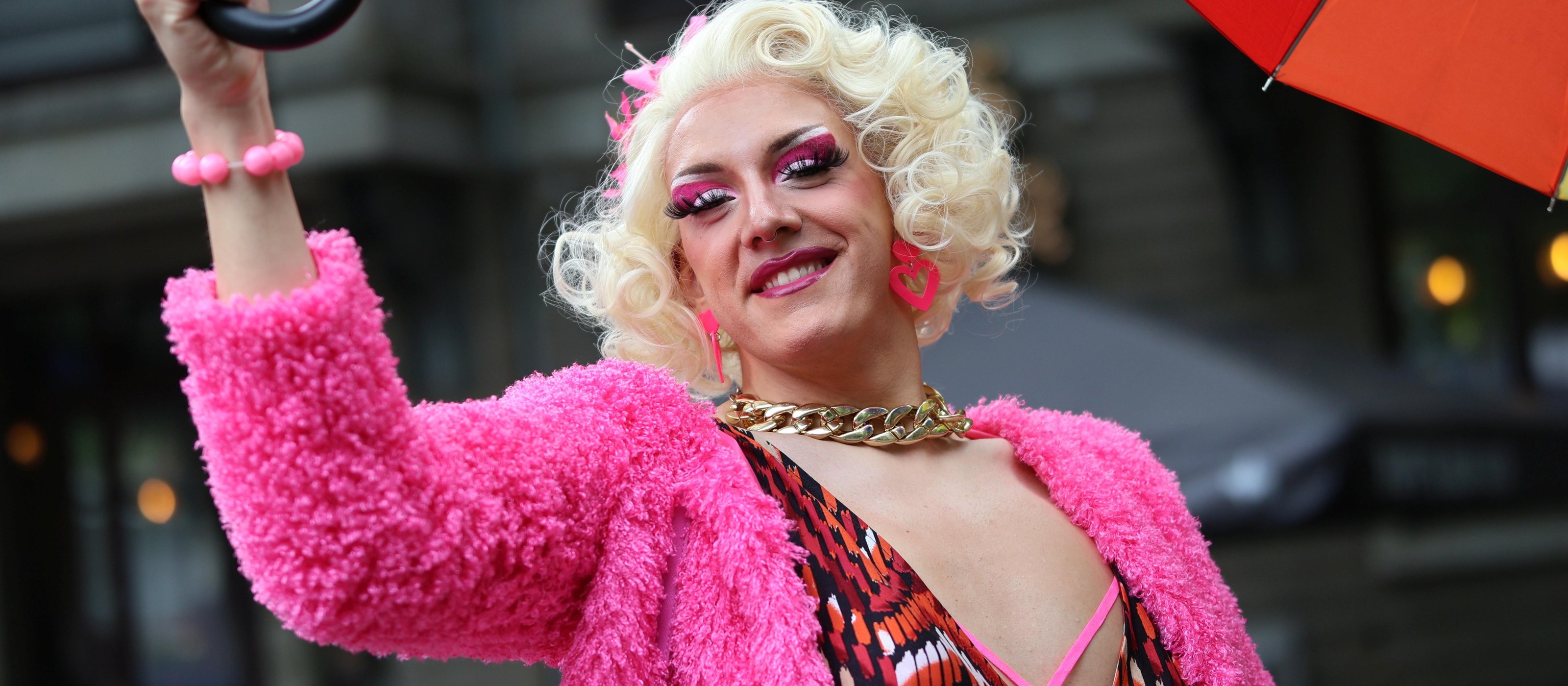 Hamburg St. Georg: Guided City Tour with Drag Queen Freya Mind
