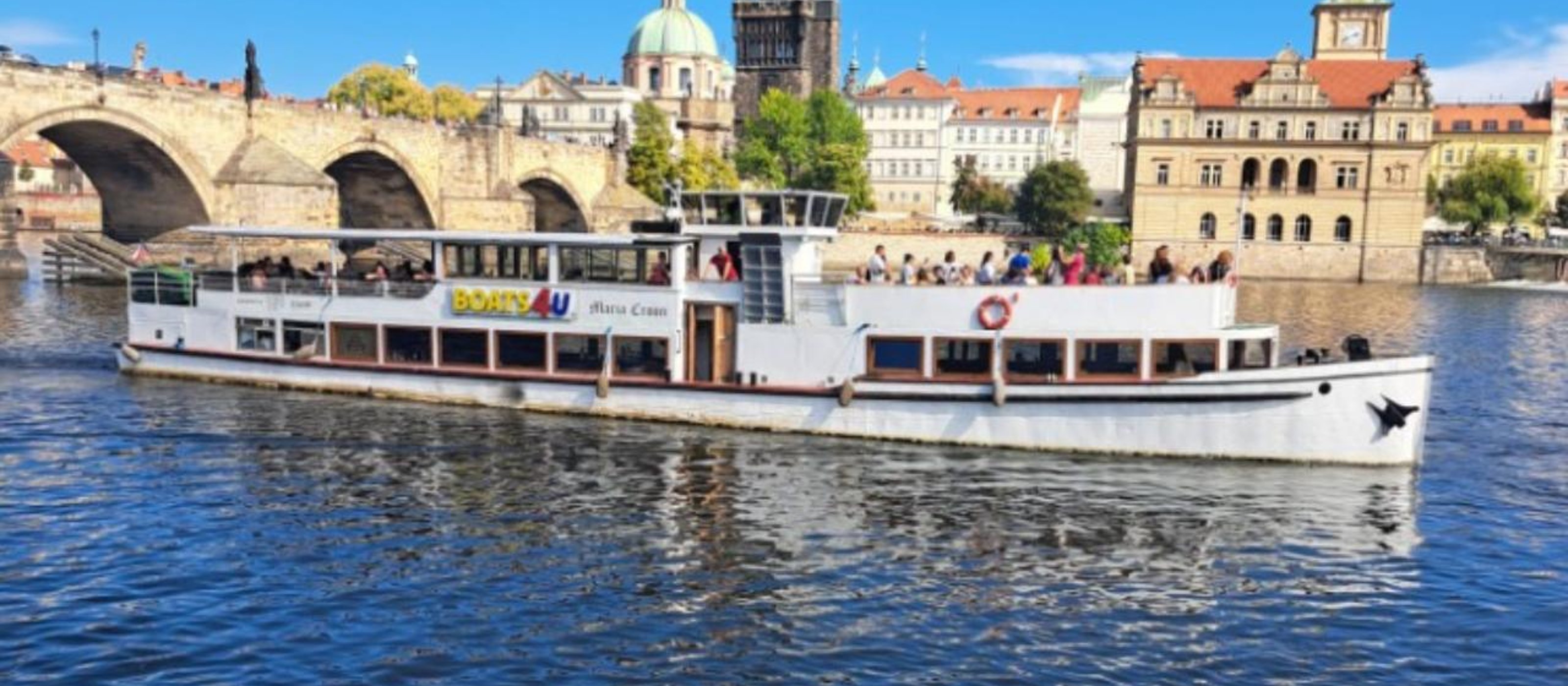 Prague1-hour cruise with 2 drinks included