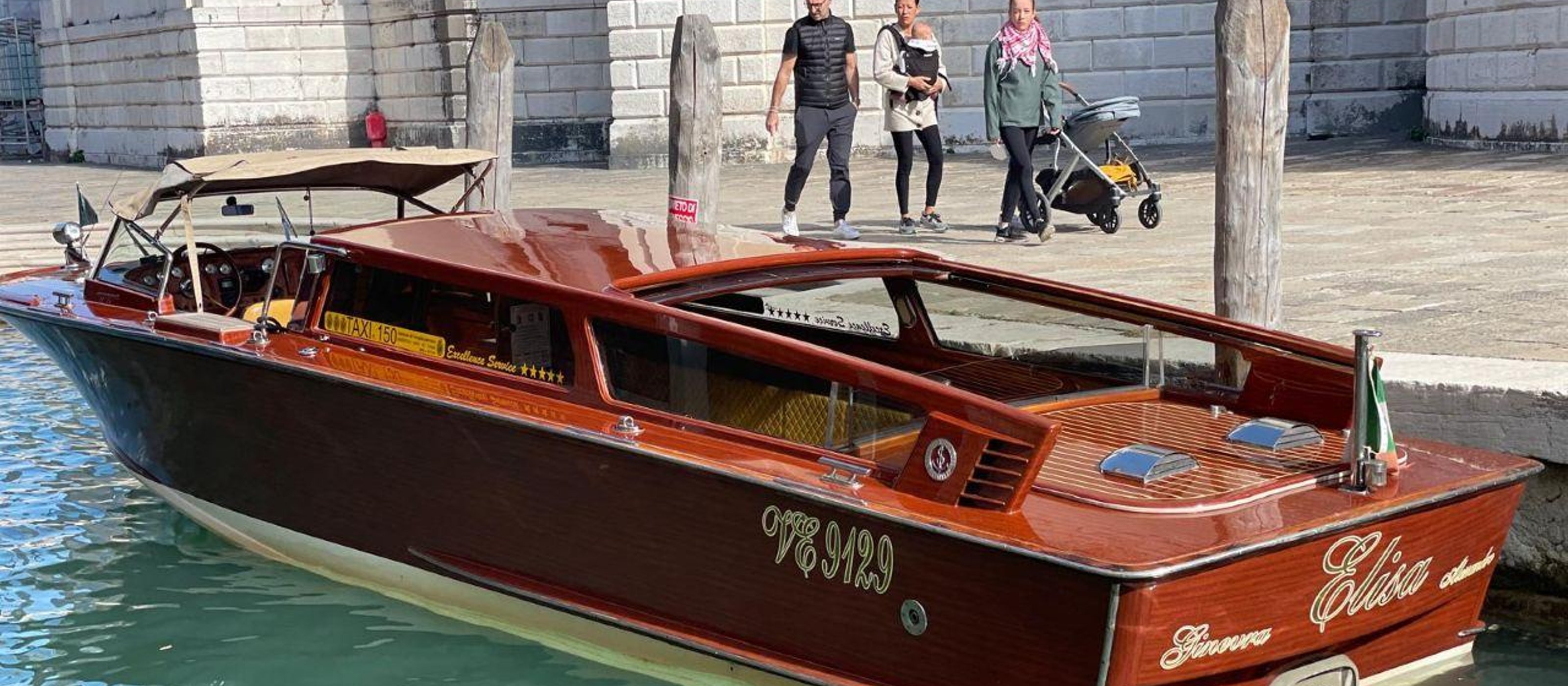In Venedig: Private Wassertaxi-Tour durch Venedigs innere Kanäle