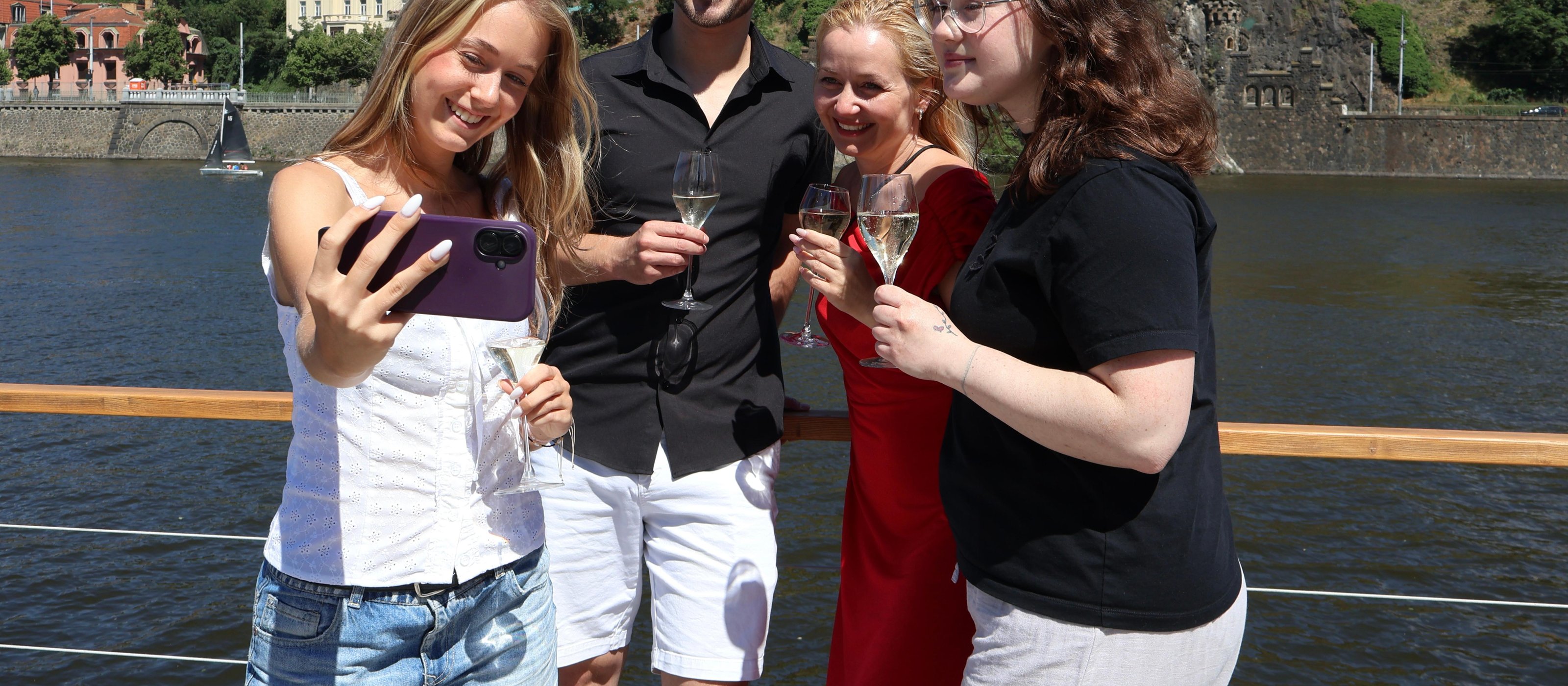 Prag: Private Bootstour + Audioguide + ein Glas Prosecco