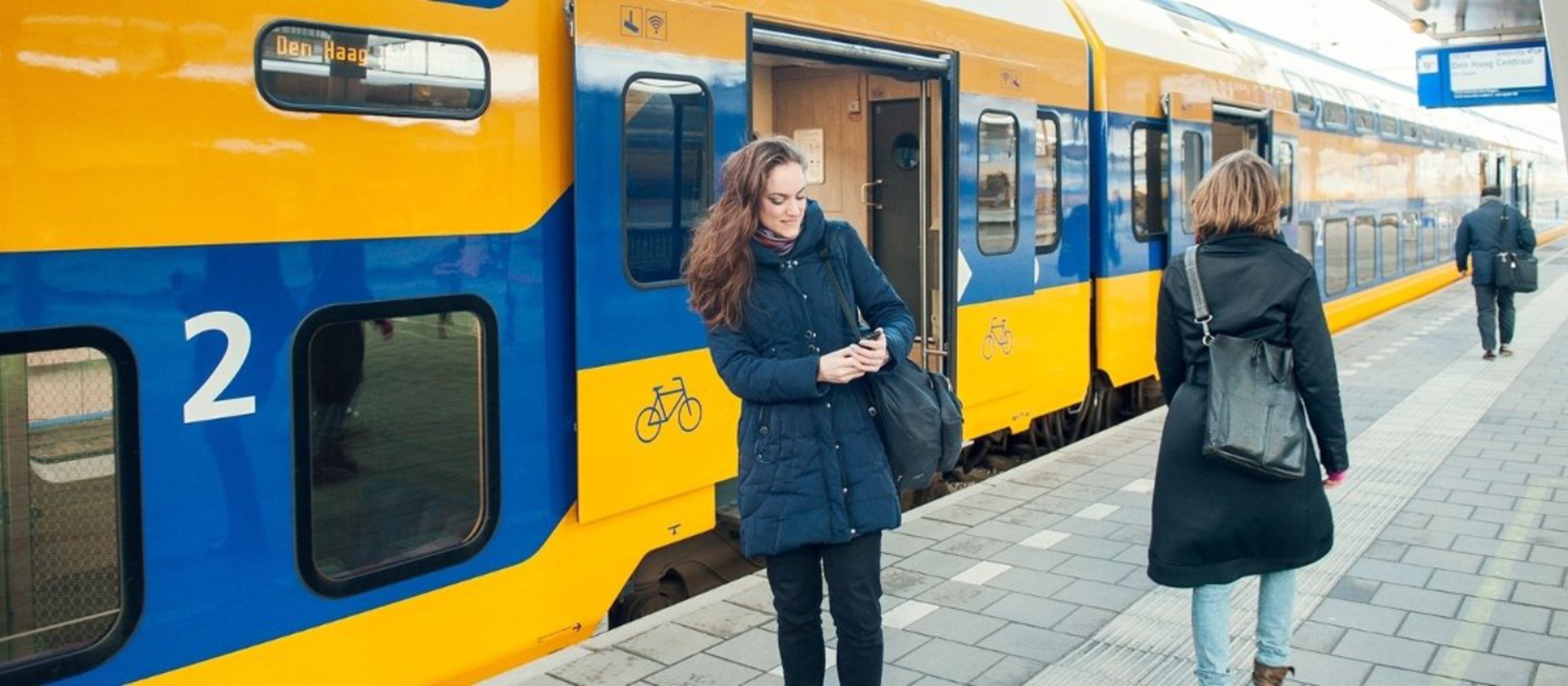 Hin- und Rückfahrt mit dem Zug Flughafen Schiphol - Amsterdam Hauptbahnhof