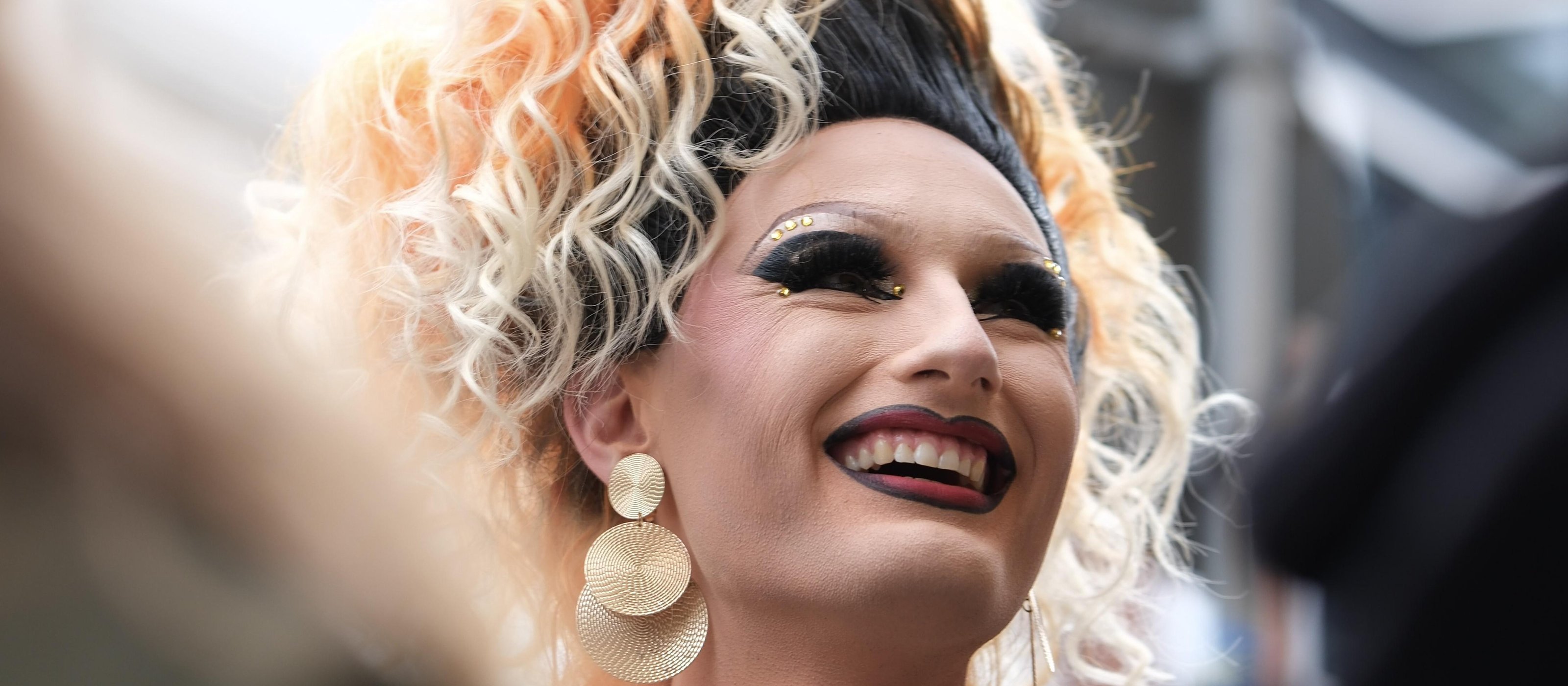 Hamburg St. Georg: Guided City Tour with Drag Queen Julia Wonder