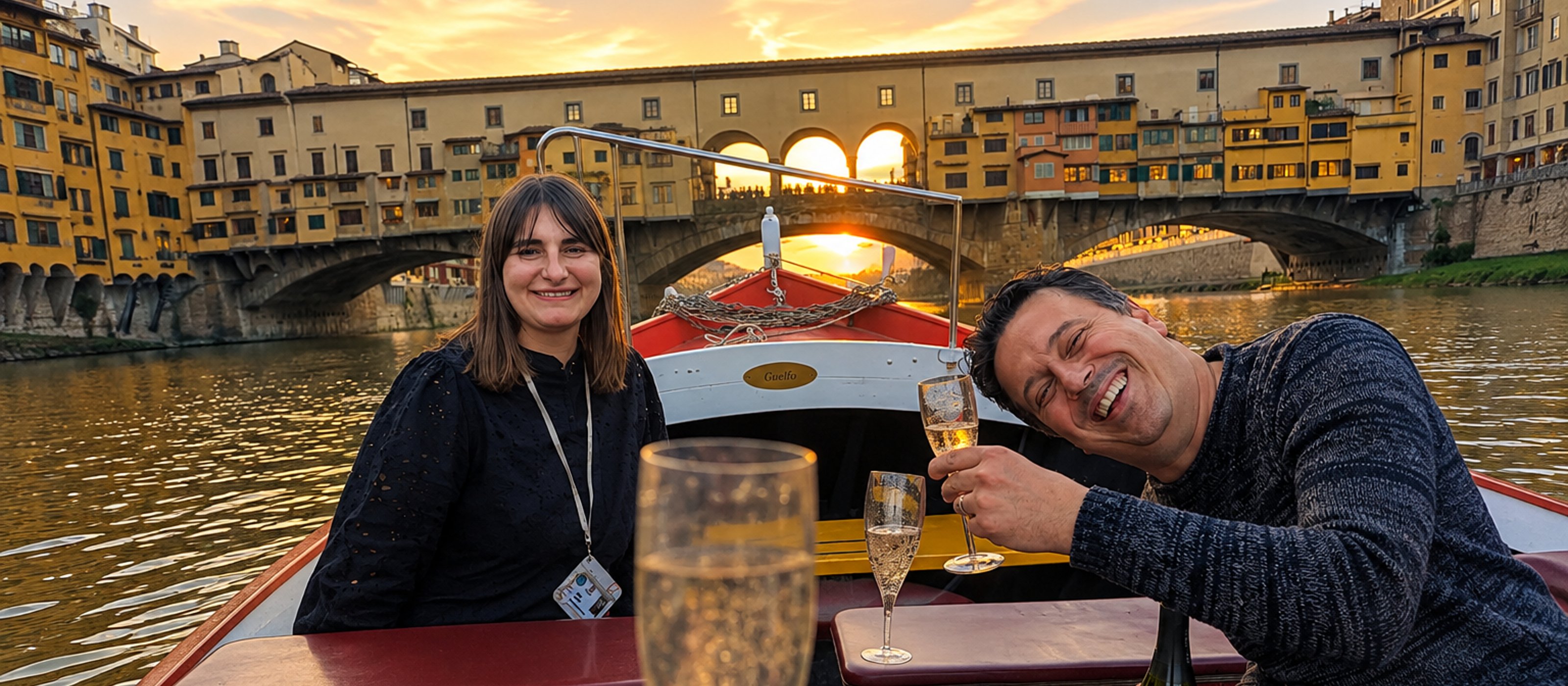 Sonnenuntergangs-Bootsfahrt auf dem Arno mit Wein & Aperitif