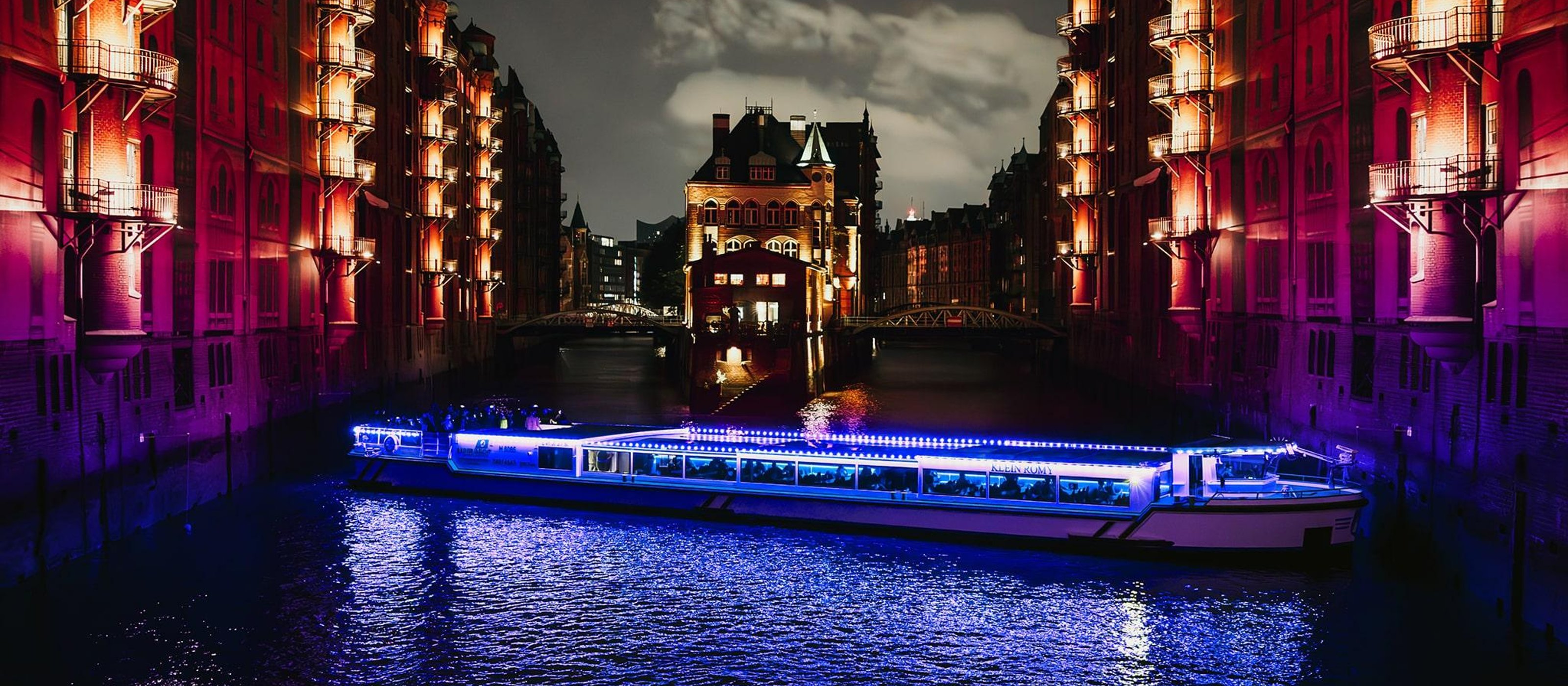 Hamburg 1,5-Stunden Abendliche Hafenlichter-Fahrt