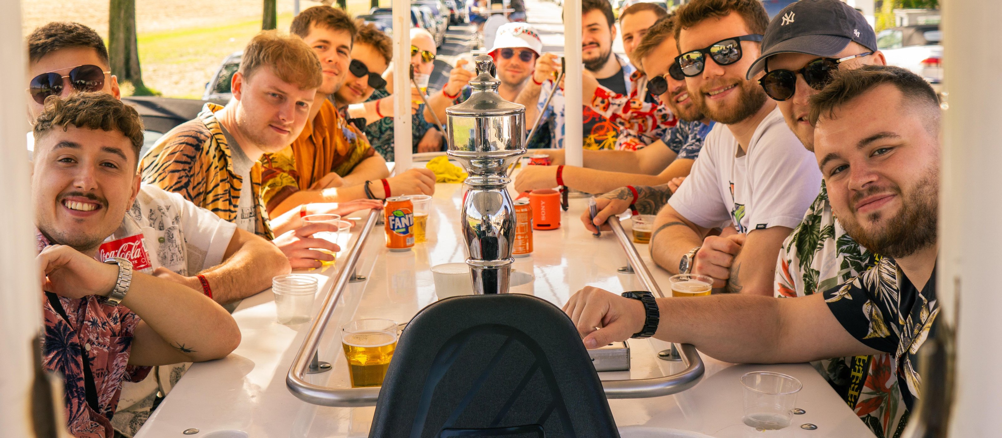 Amsterdam: Dutch Beer Bike Blast Tour mit Onboard Bar
