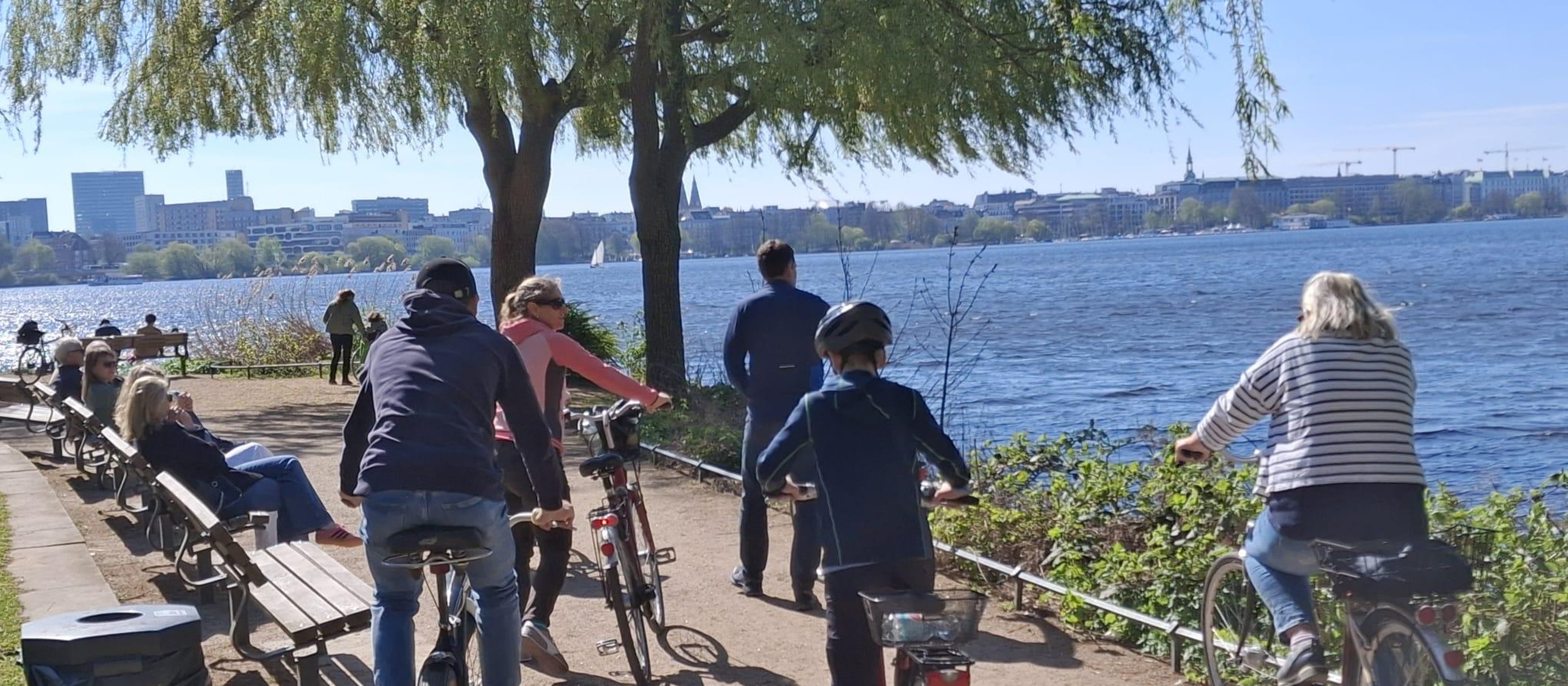 Fahrradtour um die Alster – Promis, Wasser und Natur