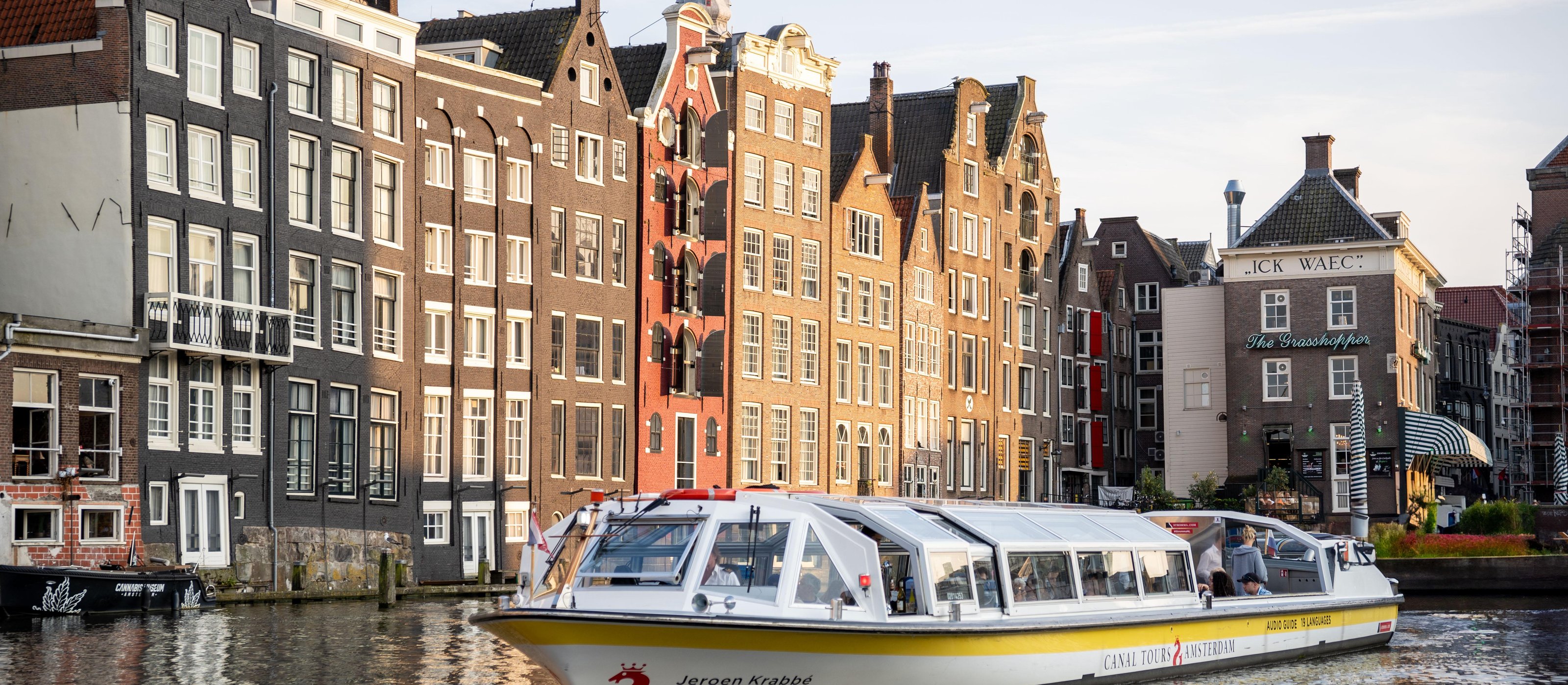 Amsterdam: Comfortabele grachtenrondvaart + audiogids