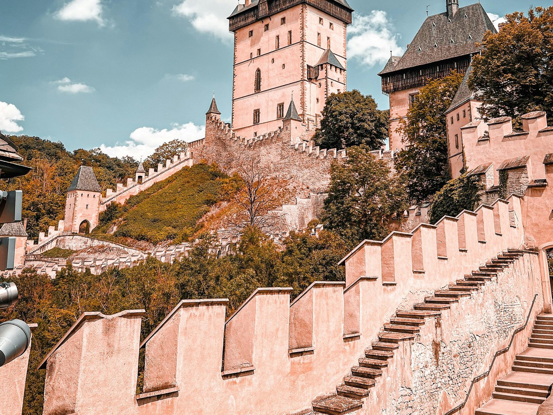 DRESDEN · 5.5 HODINCelodenní výlet s průvodcem na hrad Karlštejn v ČeskuMožnost vyzvednutí